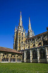 FRANCE. PYRENEES-ATLANTIQUES (64). BAYONNE. SAINTE-MARIE CATHEDRAL AND ITS CLOISTER