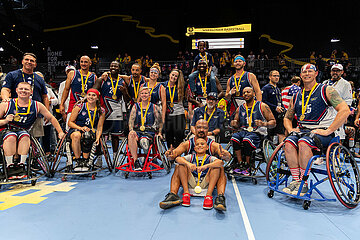 Prince Harry und Meghan feiern USA für Gold im Rollstuhl-Basketball-Finale gegen Frankreich