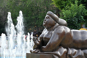 THE WOMAN WHO SMOKES: SCULPTURE BY FERNANDO DE BOTERO ON THE ESPLANADE OF THE WATERFALLS