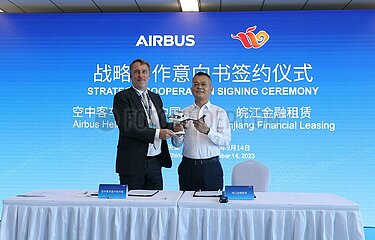 China-Tianjin-Airbus-Hubschrauber-Unterzeichnung Zeremonie (CN)