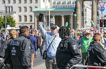 Marsch für das Leben und Gegenprotest in Berlin