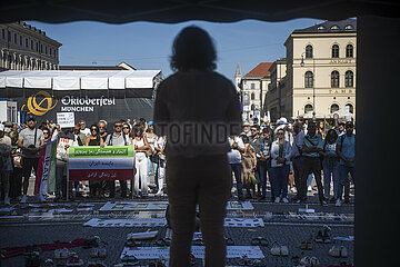Demonstration zum einjährigen Todestag von Jina Mahsa Amini und zu Jin  Jiyan  Azadî in München