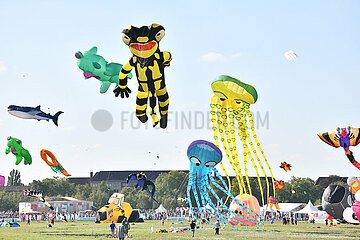 Deutschland-Berlin-Giant Kite Festival