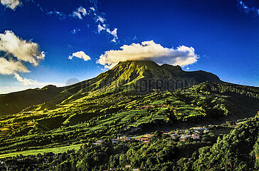 MARTINIQUE ISLAND (FRENCH WEST INDIES) SAINT PIERRE. MOUNT PELEE  WHOSE LAST VOLCANIC ERUPTION (MAY 8  1902) CAUSED THOUSANDS OF DEATHS. THE ?FORESTS AND VOLCANOES OF MONTAGNE PELEE AND THE PITONS DU NORD? HAVE BEEN CLASSIFIED AS UNESCO WORLD HERITAGE SITES