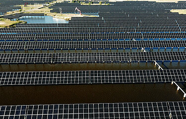 China-Heilongjiang-daqing-Petrochina-Wasser-Oberfläche Photovoltaik-Kraftwerk (CN)