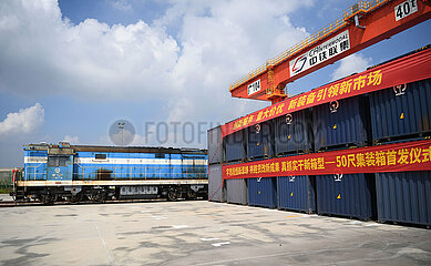 CHINA-GUANGDONG-GUANGZHOU-FREIGHT TRAIN-50-FOOT CONTAINER (CN)
