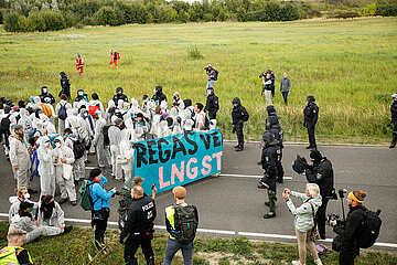 Demo gegen LNG-Terminal vor Rügen