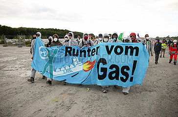 Ende Gelände besetzt Mukran Hafen als Protest gegen LNG-Terminal auf Rügen