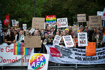 1500 demonstrieren gegen AfD-Veranstaltung in Peißenberg: Björn Höcke nimmt den Hintereingang