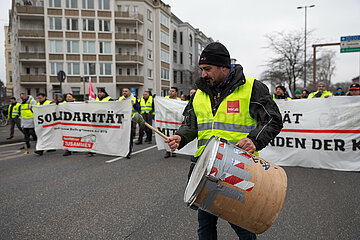 Wir fahren zusammen: ÖPNV Streik und Fridays for Future in Köln