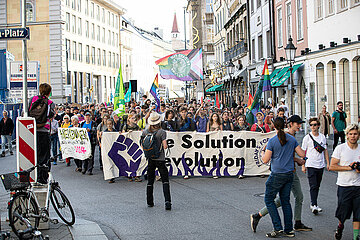 Hunderte bei Fridays for Future zur Landtagswahl in München