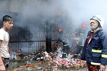 Brand im Lagerhaus von SA Paribahan in Dhaka  Bangladesch