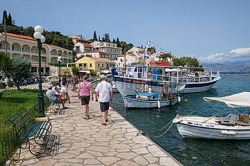 Fischerhafen  Kassiopi  Hafenstadt  Korfu  Griechenland