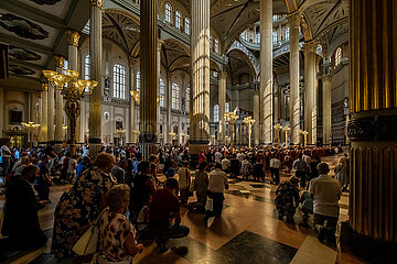 Polen  Lichen Stary - Messe an Mariae Himmelfahrt in der Basilika der Muttergottes von Lichen  Marienwallfahrtsort Lichen