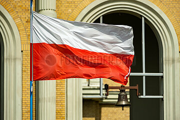Polen  Lichen Stary - Polnische Fahne am Marienwallfahrtsort Lichen