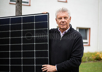 Presserundgang durch das Photovoltaik Projekt am Harthof in München