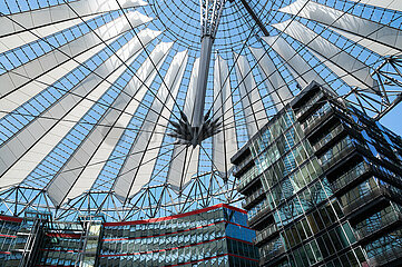 Berlin  Deutschland  Dachkonstruktion des Center am Potsdamer Platz (Sony Center) im Bezirk Mitte