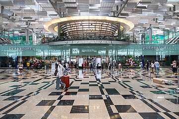 Singapur  Republik Singapur  Innenaufnahme des modernen Terminal 3 am Flughafen Singapur-Changi