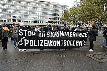 Protest in der Schweiz gegen Polizeikontrollen