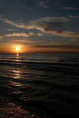 Polen  Kolobrzeg - Sonnenuntergang an der Ostsee