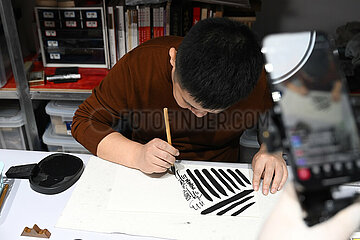 (MASTER OF CRAFTS) CHINA-ANHUI-SHEXIAN COUNTY-HUIZHOU INK-INHERITOR (CN)