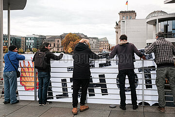 Bannerdrop gegen Shell in Berlin
