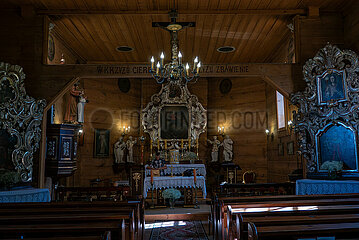 Polen  Opatowko - Altar in katholischer Holzkirche (Kosciol Rzymskokatolicki pw. sw. Katarzyny) auf dem Land