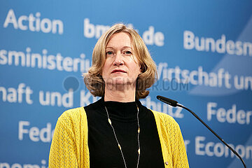 Berlin  Deutschland - Die Vorsitzende der Hauptgeschaeftsfuehrung des BDEW Kerstin Andreae.