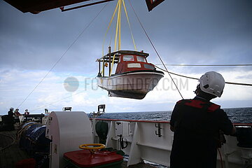 (EyesonSci)CHINA-XUELONG-ANTARCTIC SCIENTIFIC EXPEDITION-FISHING BOAT-RESCUE (CN)