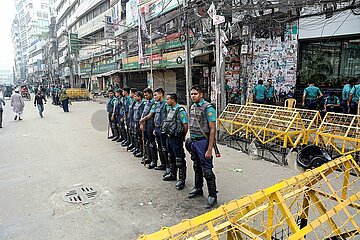 Transport-Blockade: Polizei patrouilliert vor BNP Zentrale in Dhaka  Bangladesch