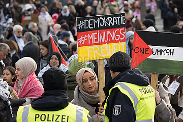 Berlin  Deutschland  DEU - Pro-palaestinensische Grossdemonstration