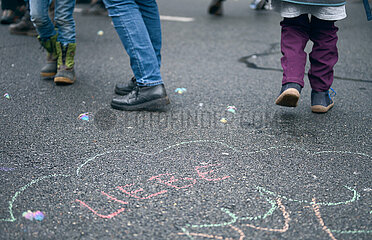 Letzte Generation Protest auf der Straße des 17. Juni in Berlin