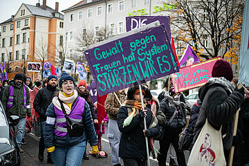 Feministische Demonstration zum Tag gegen Gewalt an Frauen in München