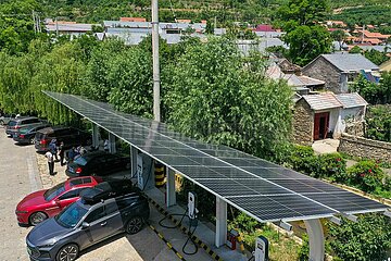 Xinhua Headlines: Electric vehicles on fast track in rural China