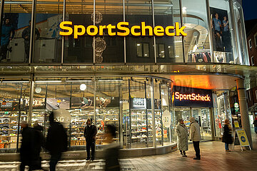 Deutschland  Bremen - Filiale der Sportartikelkette SportScheck (Signa-Holding) in der City  Insolvenzantrag am 30.11.23