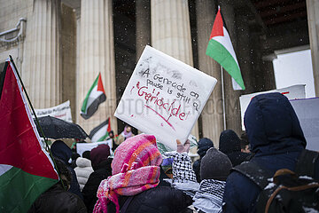 Kundgebung in Solidarität mit Palästina  in München im Schnee