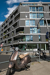 Deutschland  Berlin - Schicker Apartmentblock im Stadtteil Kreuzberg (Waldemar Strasse)