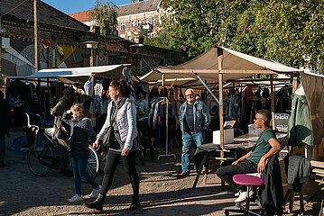 Deutschland  Berlin - Flohmarkt RAW immer am Wochenende auf dem RAW-Gelaende im Stadtteil Friedrichshain