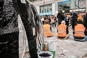 Kunstaktion gegen Gaslobby in Berlin