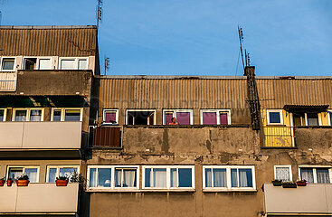 Polen  Wroclaw - Fassade eines maroden Neubaus aus der sozialistischen Zeit