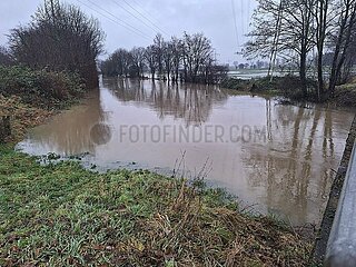 UEberschwemmung am Fluss Aue in Niedersachsen