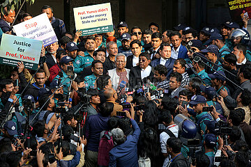 Nobelpreisträger Muhammad Yunus vor Gericht in Dhaka