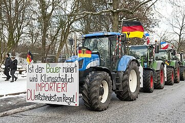 Landwirte demonstrieren gegen geplante Subventionskürzungen