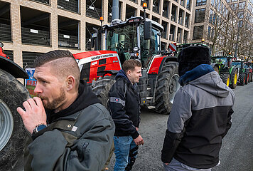 Deutschland  Bremen - Bundesweiter Protesttag der Landwirte gegen die Agrarpolitik der Bundesregierung