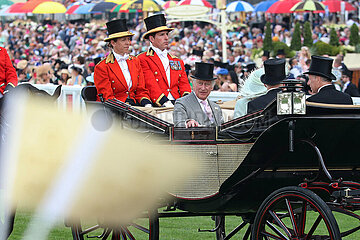 Ascot  Grossbritannien  Koenig Charles III beim Pferderennen Royal Ascot