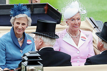 Ascot  Grossbritannien  HRH Birgitte  Duchess of Gloucester (left) and the Lady Bamford arriving at Royal Ascot racecourse