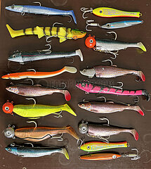 Andenes  Norwegen  Fischkoeder in verschiedenen Formen und Farben