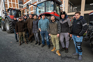 Deutschland  Bremen - Norddeutsche Landwirte  Bundesweiter Bauernprotest gegen die Agrarpolitik der Bundesregierung