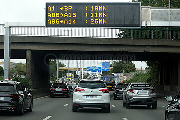 Paris  Frankreich  Autos auf der A1 in Hoehe Porte de la Chapelle