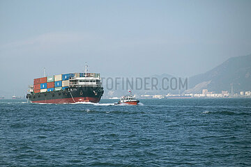 Hong Kong  China  Containerschiff Guang Xing 298 auf dem Suedchinesischen Meer